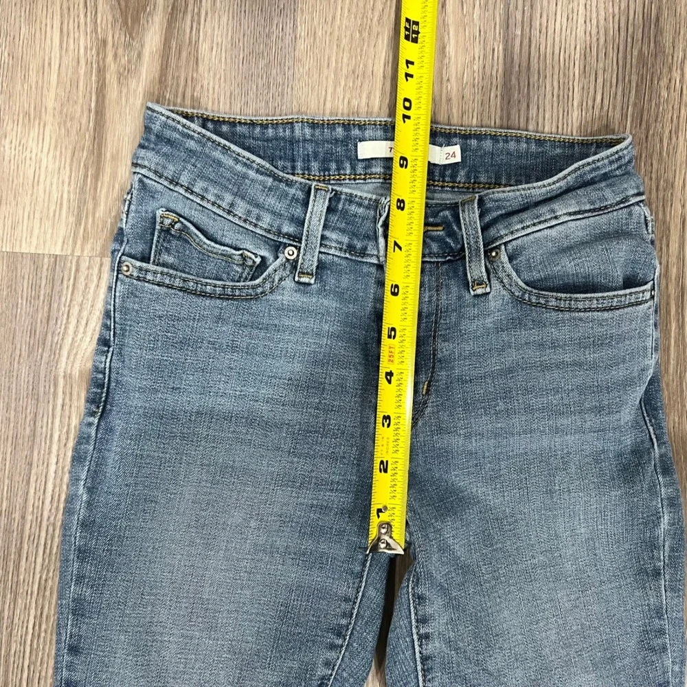 Levis levi 711